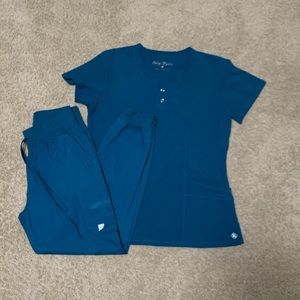 Women’s Uniform Advantage Scrubs